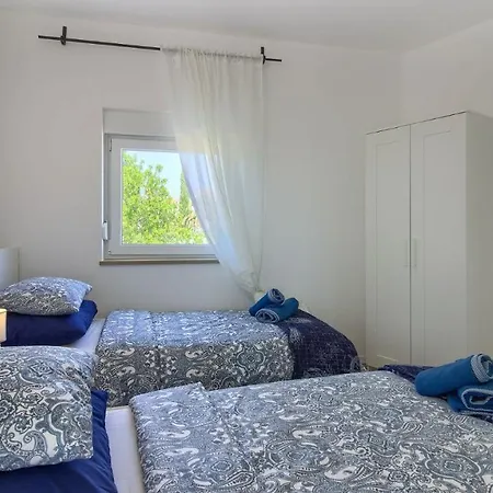 White Jasmin ヴィラ メドゥリン