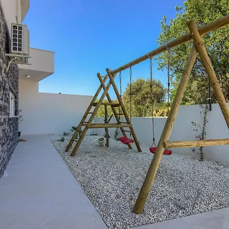 White Jasmin ヴィラ メドゥリン